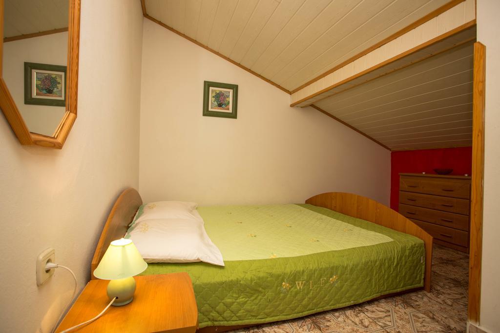 Apartments Nela พูลา ภายนอก รูปภาพ