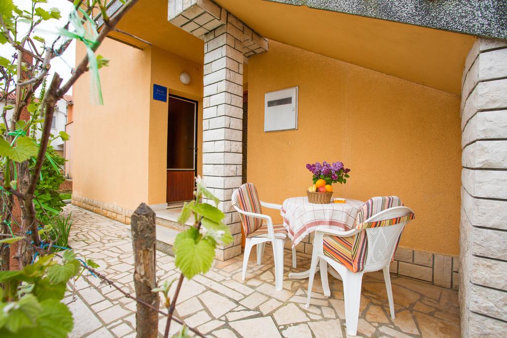 Apartments Nela พูลา ภายนอก รูปภาพ