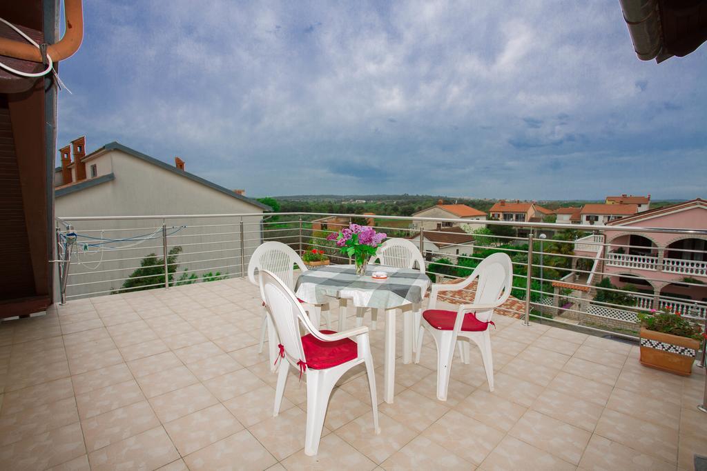 Apartments Nela พูลา ภายนอก รูปภาพ